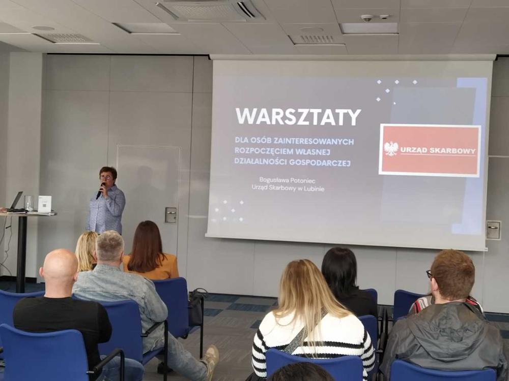 Zdjęcie galerii artykułu:  - Bezpłatne warsztaty - wystąpienie prelegenta z Urzędu Skarbowego